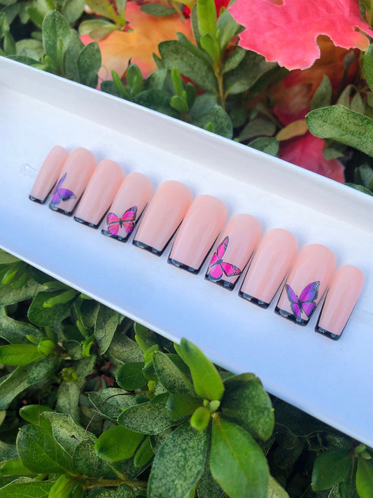 Sitting Pretty- press-on nails