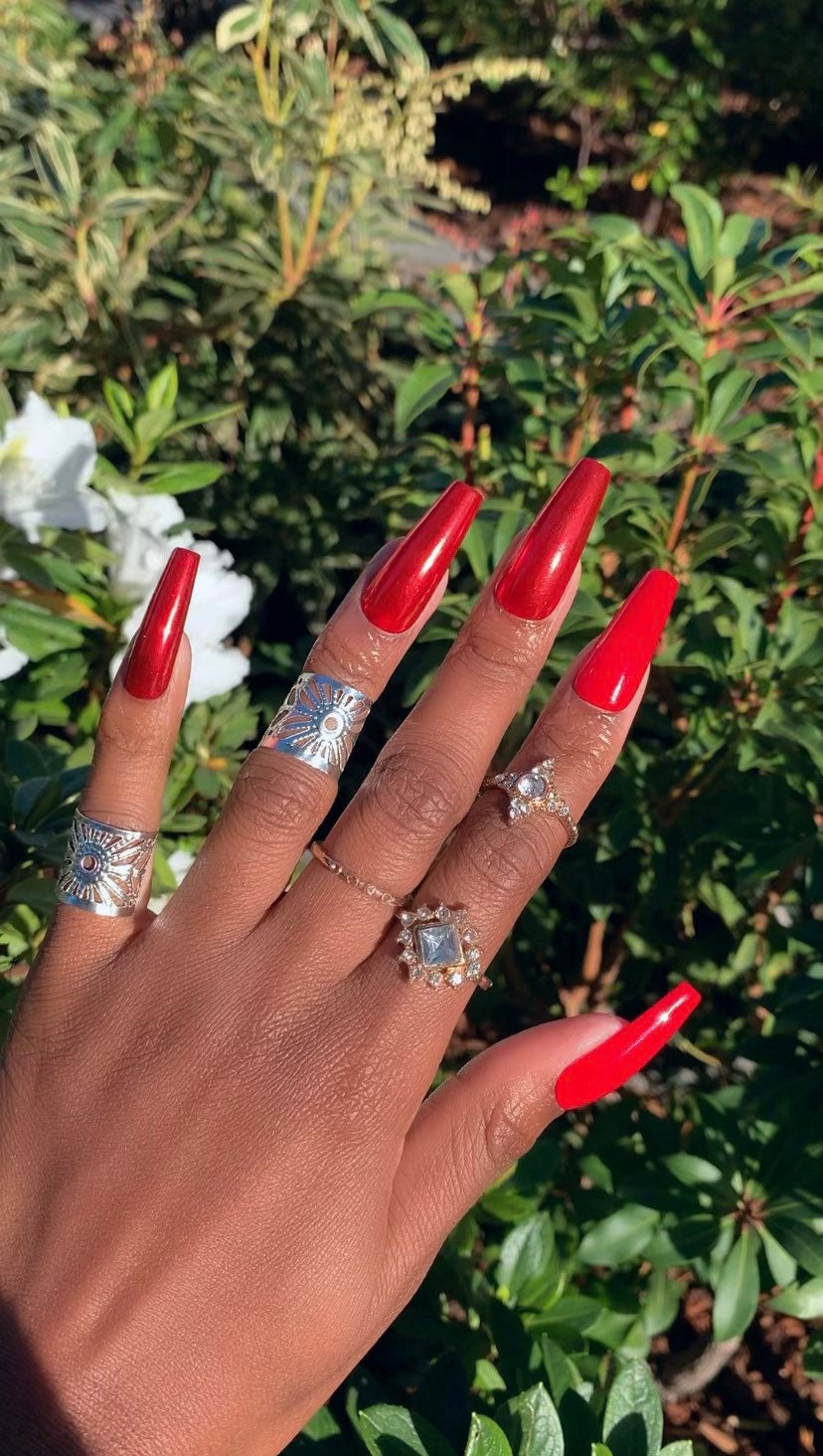 Moody- press-on nails